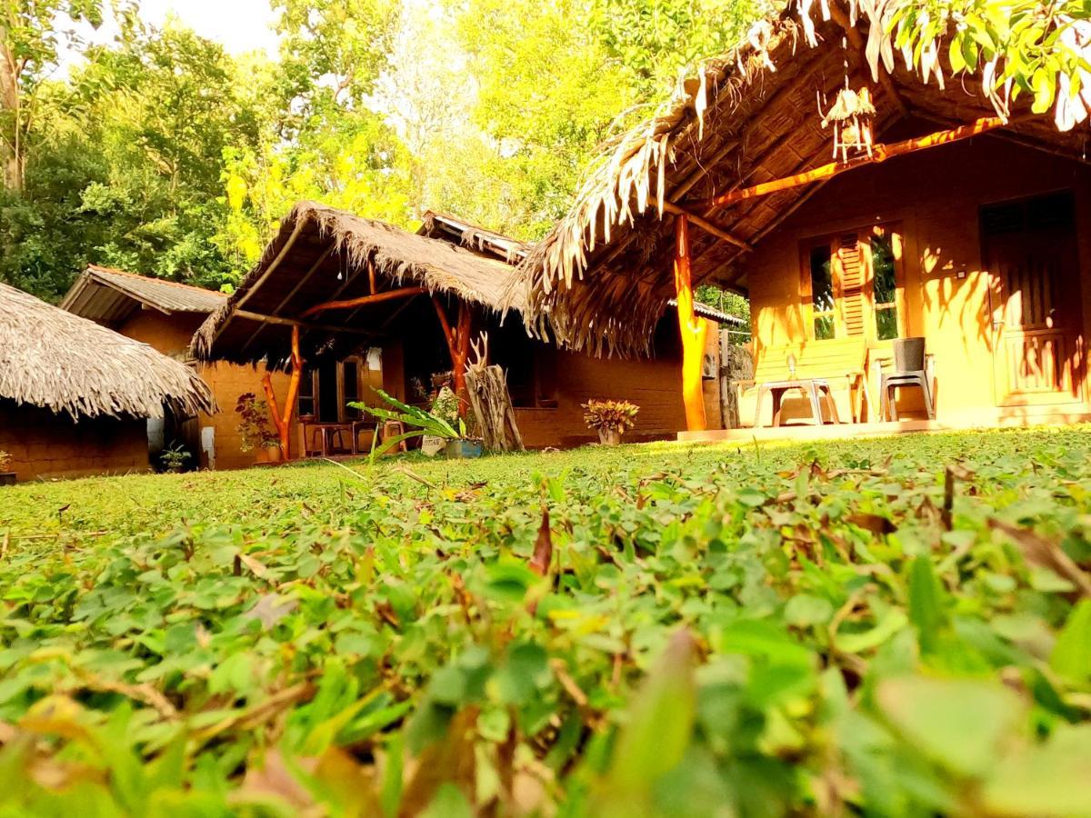 Hasthi Safari Cottage Udawalawe Buitenkant foto