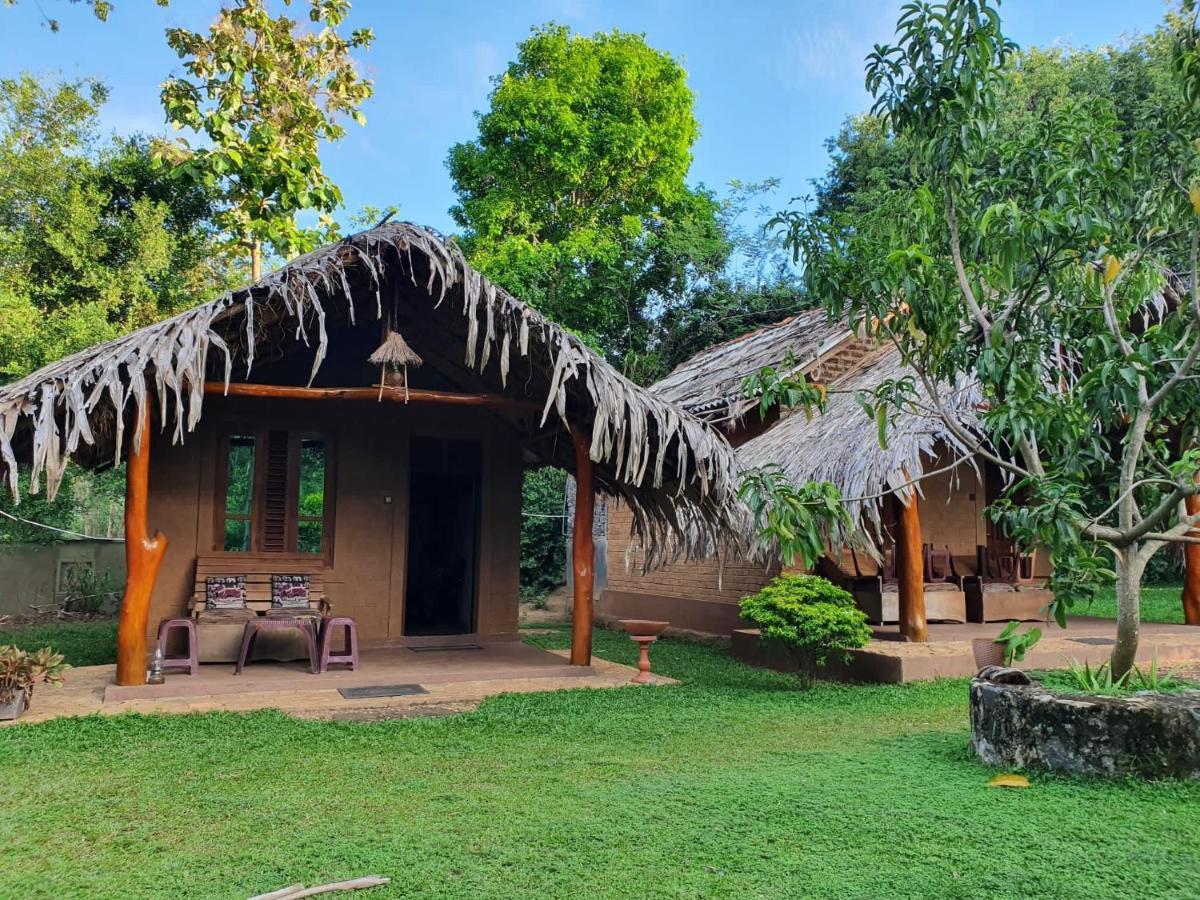 Hasthi Safari Cottage Udawalawe Buitenkant foto