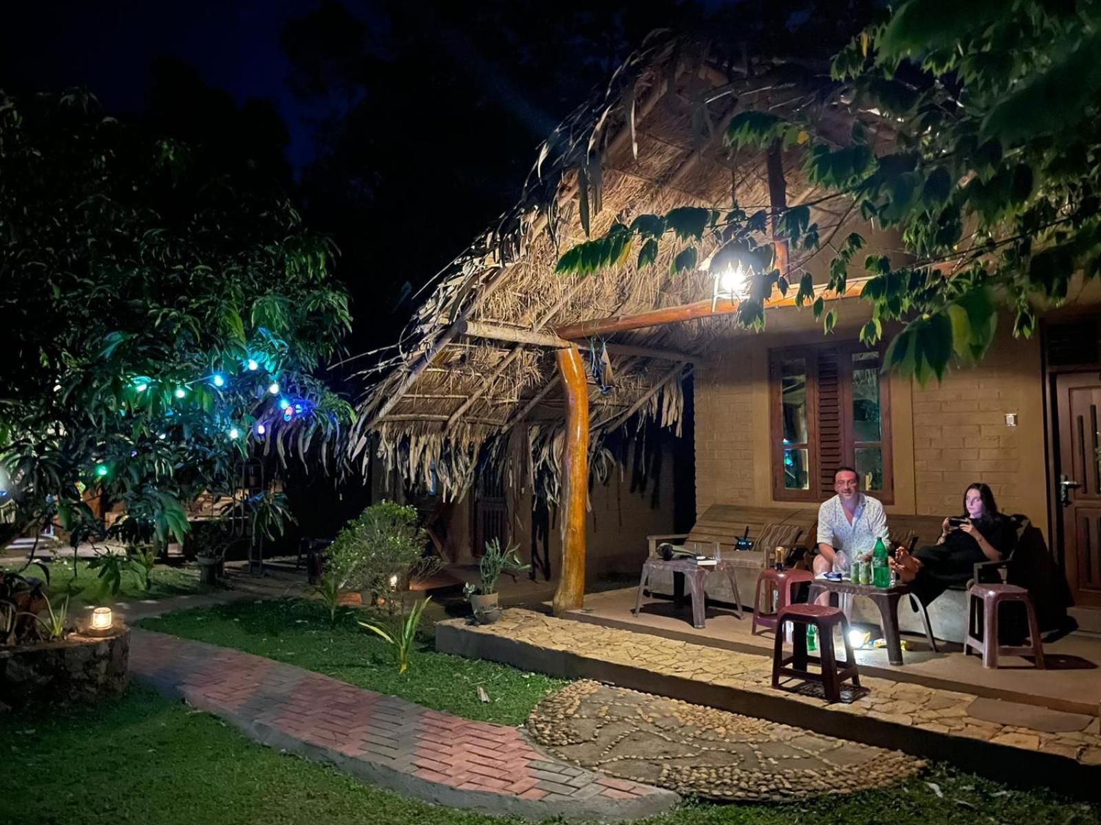 Hasthi Safari Cottage Udawalawe Buitenkant foto