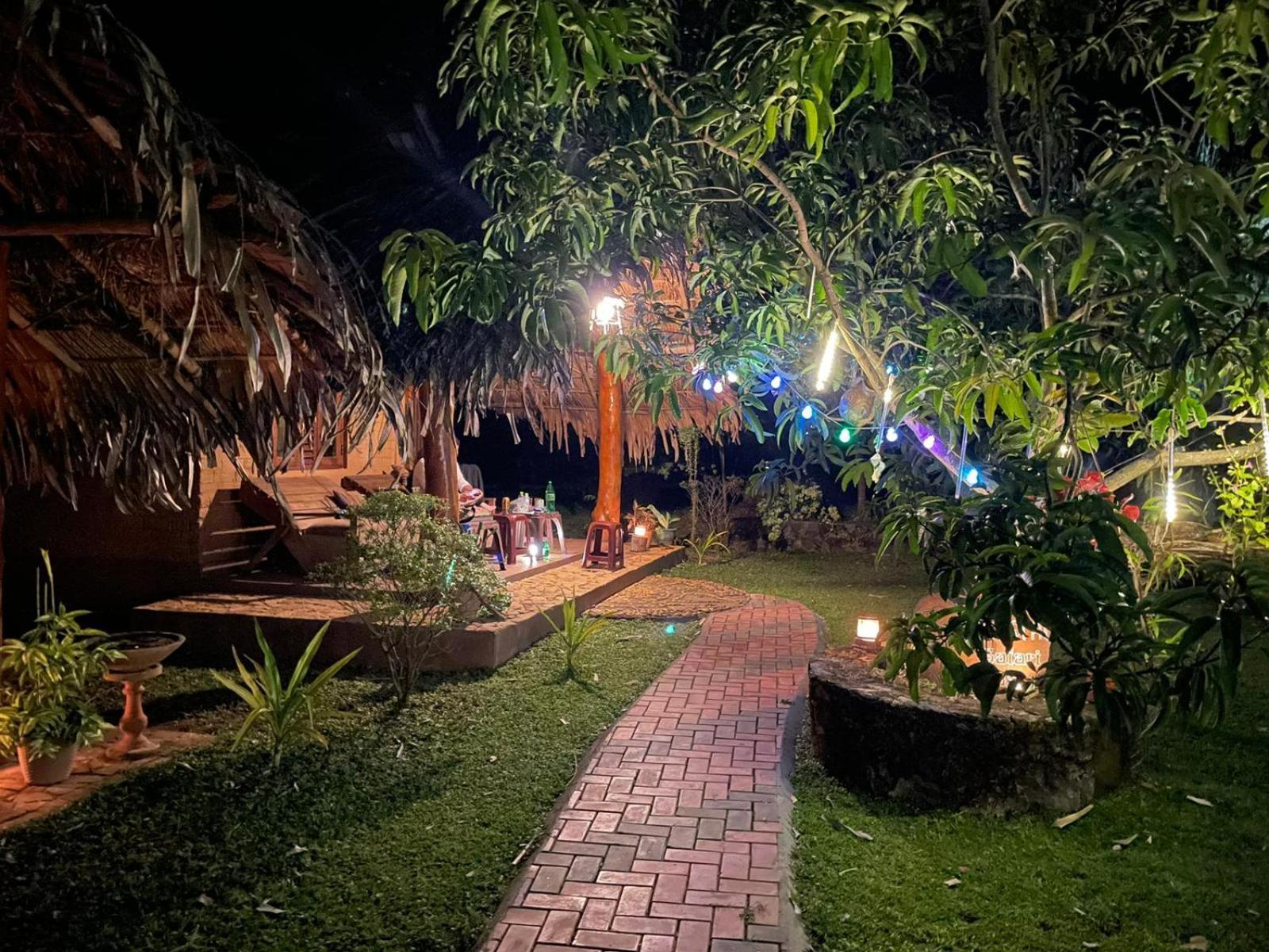 Hasthi Safari Cottage Udawalawe Buitenkant foto