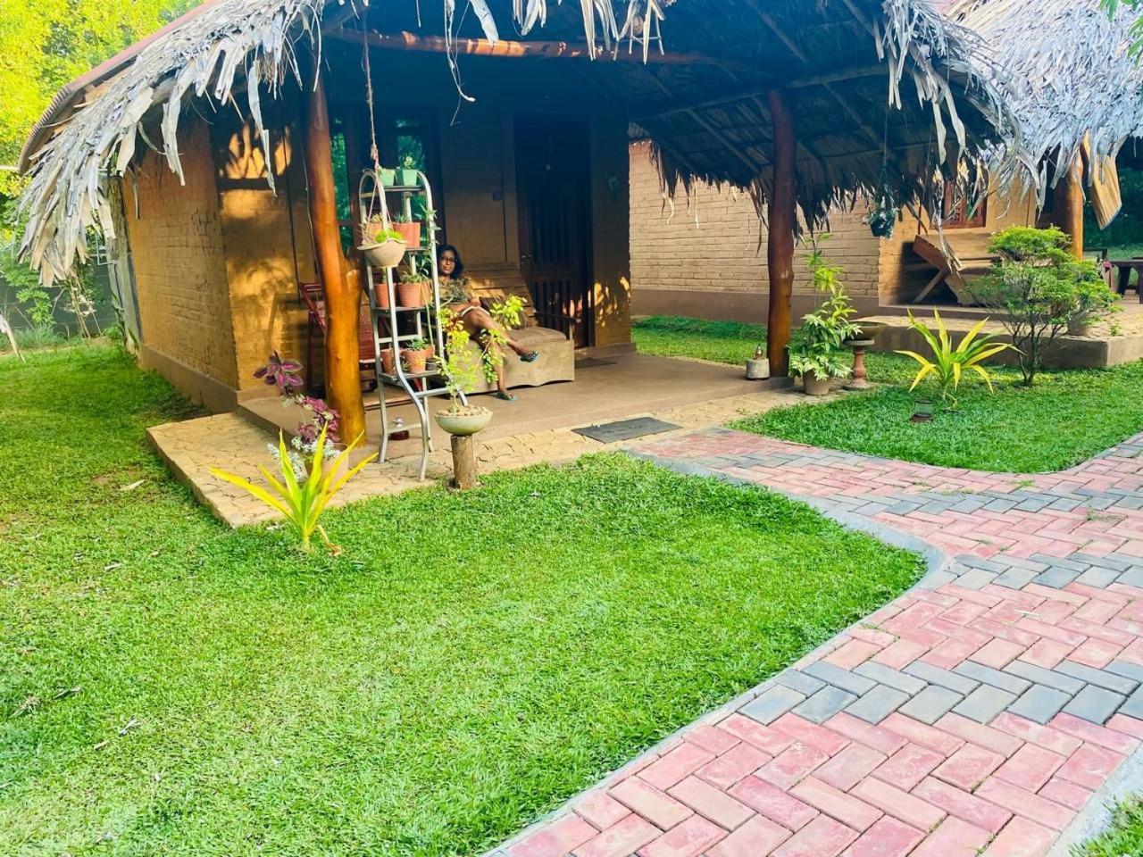 Hasthi Safari Cottage Udawalawe Buitenkant foto